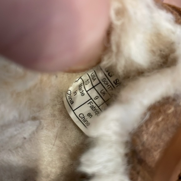 Basically brand new Ugg mocasins. worn a couple times! Barely any dirt - Picture 3 of 4